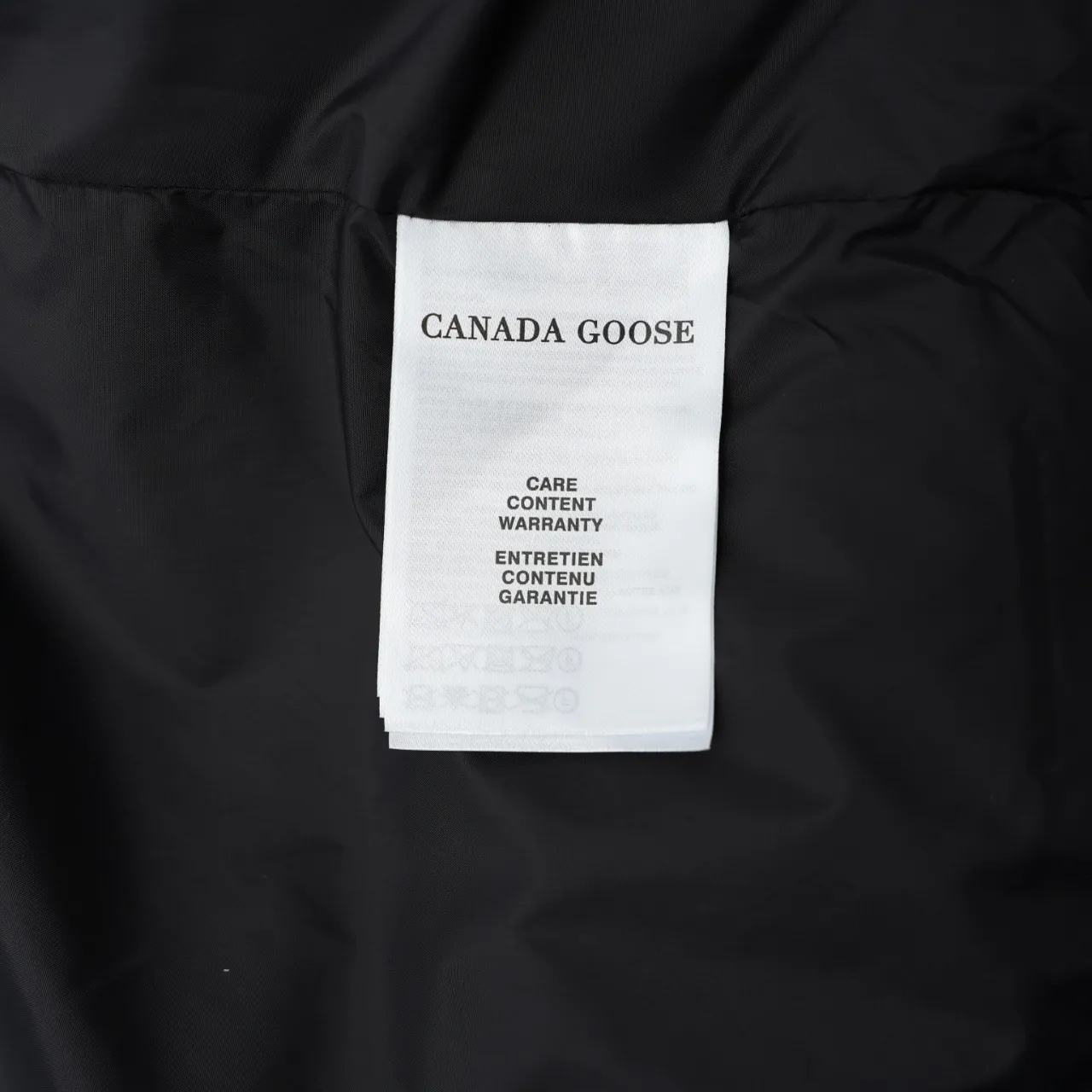 P600 2267WB Grandview black label women's short vest. Constructed from Arctic Tech recycled fabric®, it features a cinchable hem for sleek styling and storage. Color: Pink Size: XS S M L XL